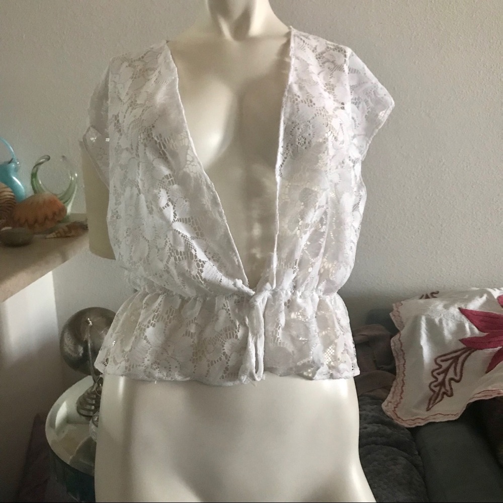 Pretty White lacy vest